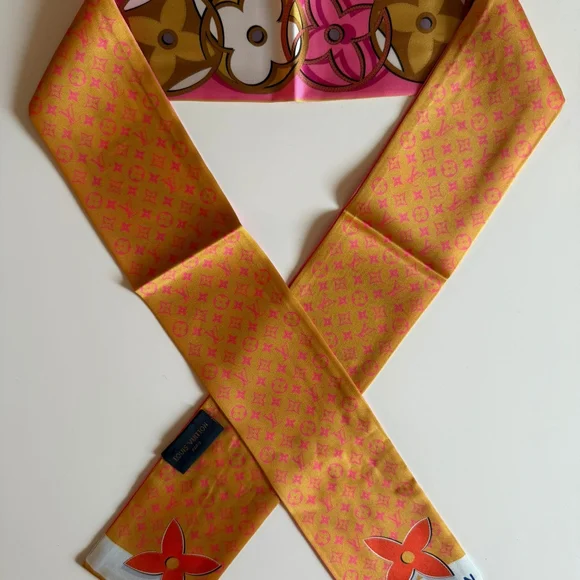 Pre owned Louis Vuitton Bandeau Silk Scarf Monogram Pink/Gold - Picture 6 of 6